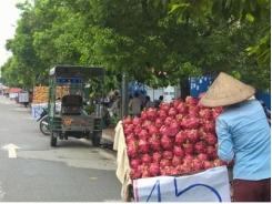 Nghịch lý hoa quả ngoại vào siêu thị, hoa quả Việt chọn vỉa hè