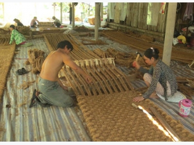 Hai Lúa chế tạo máy và xuất thảm xơ dừa sang Hàn Quốc