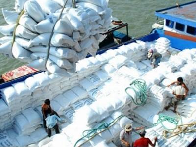 Xuất khẩu gạo tiếp tục giảm cả lượng và giá