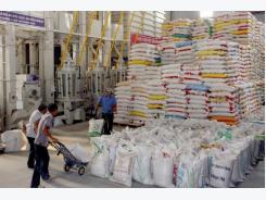 Rice exporters rail against storage minimum