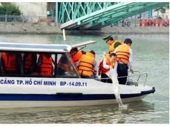Thành Phố Hồ Chí Minh Thả 450.000 Con Cá Xuống Kênh Tàu Hủ - Bến Nghé