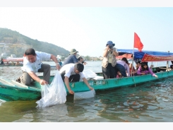 Kiên Giang thả hàng triệu con giống thủy sản về môi trường tự nhiên