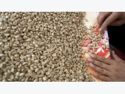 Vietnam's coffee prices leap-frog London, trade dull