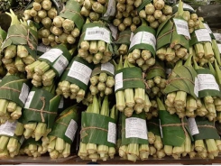 Vietnamese supermarkets go back to leaves, leaving plastic bags