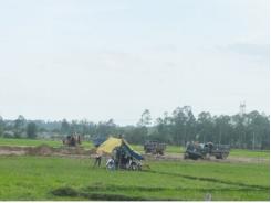 Cải tạo đất ở Điện Tiến (Điện Bàn) hướng đến cánh đồng mẫu lớn