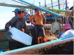 Giữ lửa cho tàu cá vươn khơi