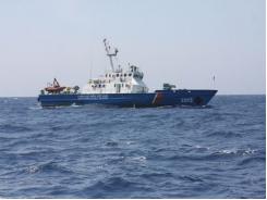 Tàu chìm, khẩn cấp cứu 15 ngư dân trôi dạt trên biển