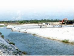 Nạo vét kênh mương giải thủy ở xã Bình Giang sản xuất nông nghiệp bị ảnh hưởng ;