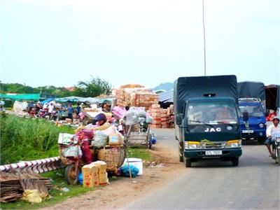 Sôi Động Thị Trường Nông Sản Vùng Biên