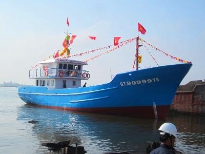 Hạ thủy tàu vỏ thép 67 đầu tiên đóng tại Quảng Trị