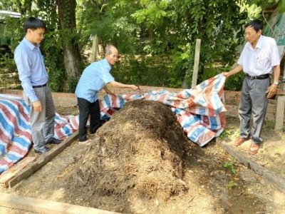 Microbial preparation enables farmers to make organic fertilizer on their own