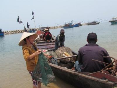 Gạo hỗ trợ đã về với ngư dân