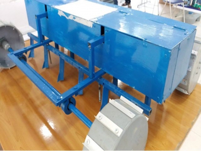 Nông dân nhàn tênh với máy gieo hạt tự động, năng suất 30 kg/ngày