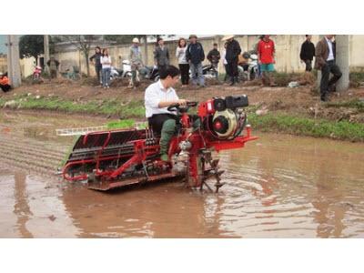 Cùng Nhà Nông Cơ Giới Hoá Đồng Ruộng