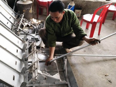 Người nông dân tự mày mò sáng chế máy vặt lạc tại Ninh Bình