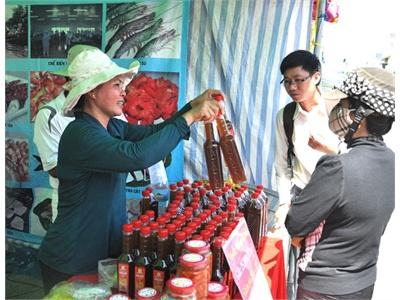 Hàng Việt Tràn Ngập Chợ Vùng Biên