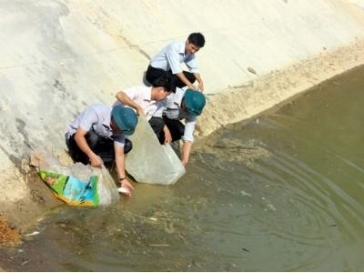 Thả gần 20 nghìn con cá giống tại hồ Lưu Quang