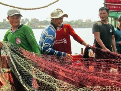 Ngư dân Quảng Bình quyết vươn khơi bám biển