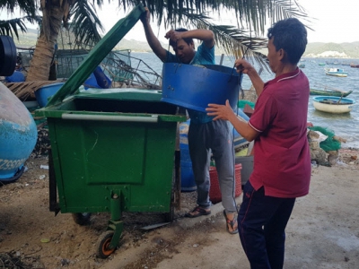 Waste collection in aquaculture is urgent to conserve aquatic resources