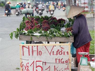 Nho Lạ Ngập Thị Trường