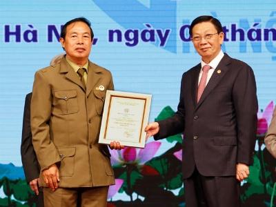 Lão nông được vinh danh Công dân Thủ đô ưu tú 2015