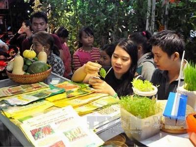 400 gian hàng tham gia Festival Nông nghiệp 2015