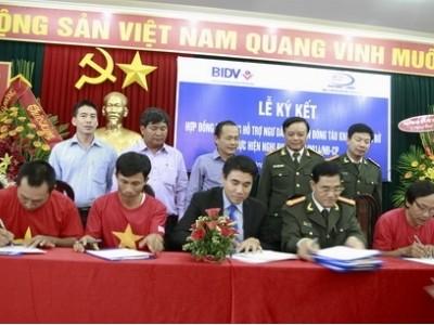 BIDV Phú Tài ký hợp đồng tài trợ vốn đóng tàu vỏ thép cho 10 ngư dân