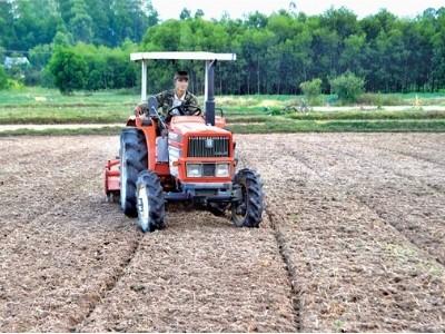 Vay vốn phục vụ cơ giới hóa nông nghiệp nơi chờ đợi, chỗ thờ ơ