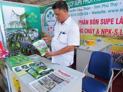 Vay vốn mua phân bón trả chậm cho nông dân
